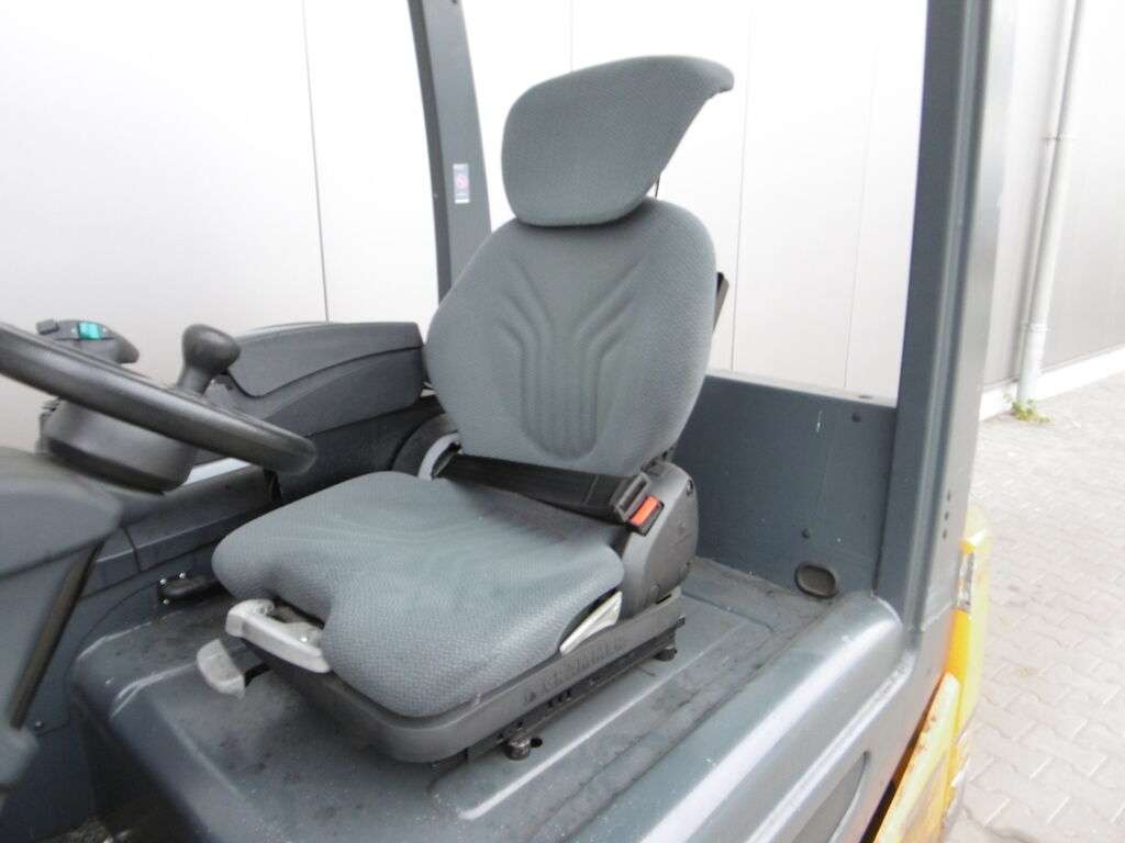 Carrello elevatore JUNGHEINRICH EFG 425 ks - Photo 4