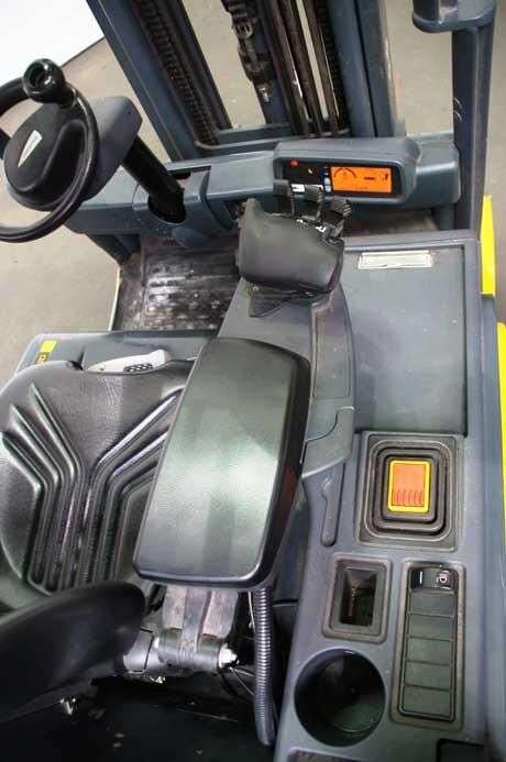 Carrello elevatore JUNGHEINRICH EFG 215 - Photo 3