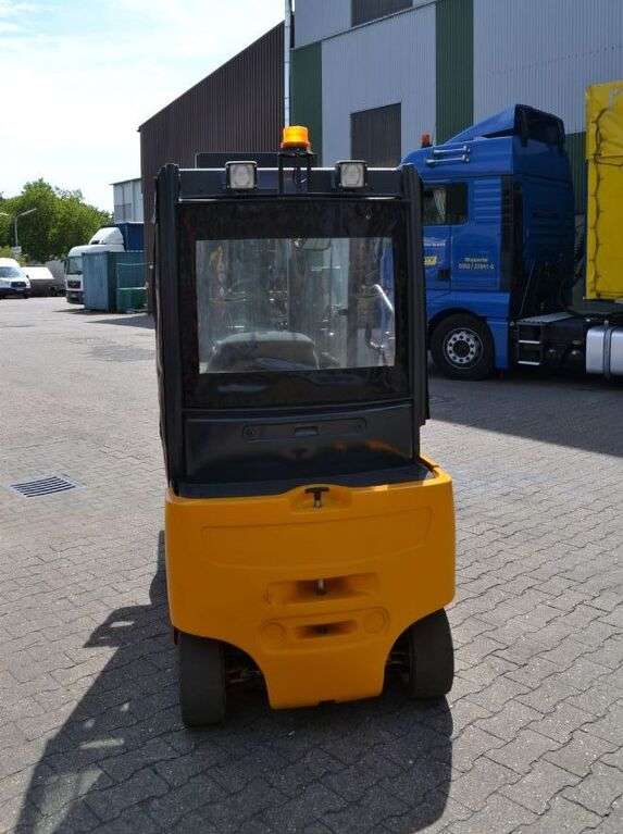 Carrello elevatore JUNGHEINRICH EFG 320 // Seitenschieber / Zinkenverstellgerät / 3. + 4. Ventil - Photo 4