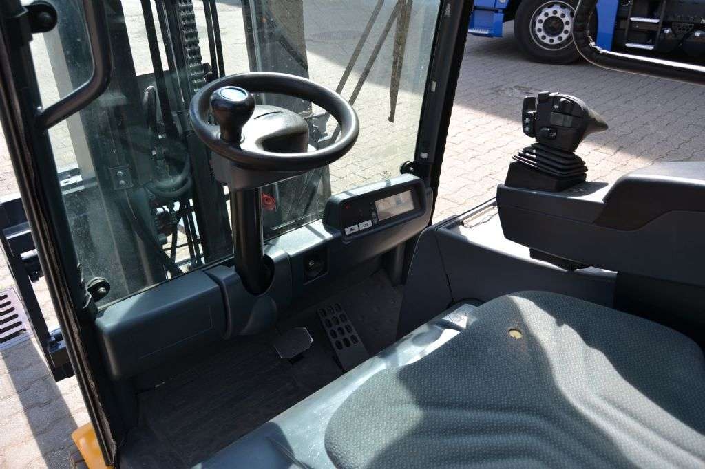 Carrello elevatore JUNGHEINRICH EFG 320 // Seitenschieber / Zinkenverstellgerät / 3. + 4. Ventil - Photo 6