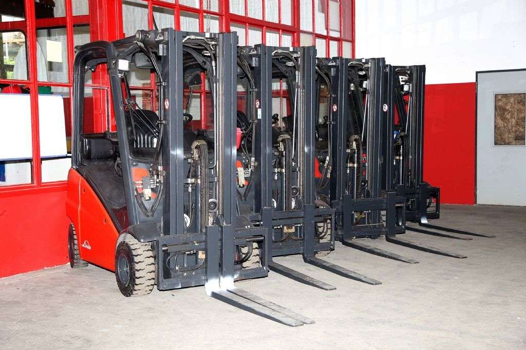 Carrello elevatore JUNGHEINRICH EFG 320 // Seitenschieber / Zinkenverstellgerät / 3. + 4. Ventil - Photo 8