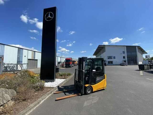 Carrello elevatore JUNGHEINRICH EFG 215 / Triplex: 4.35m! / STVZO / nur 3.255h!