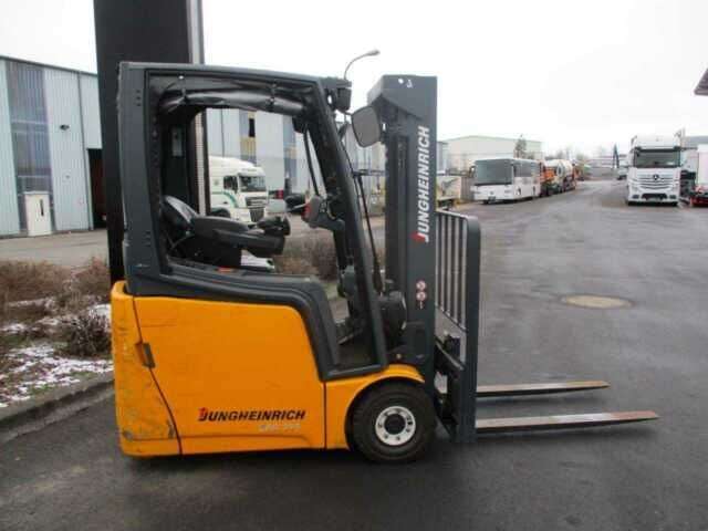 Carrello elevatore JUNGHEINRICH EFG 215 - Photo 6