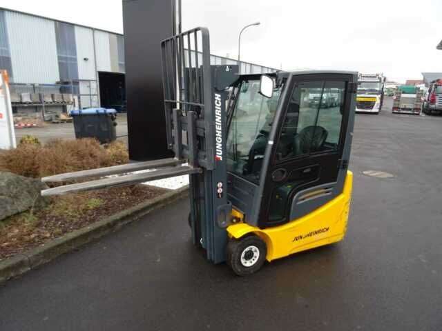 Carrello elevatore JUNGHEINRICH EFG 215 / Triplex: 4.35m! / SS / nur 1.421h!