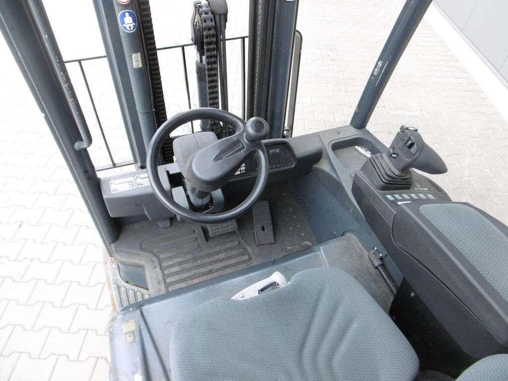 Carrello elevatore JUNGHEINRICH EFG 425 ks - Photo 5
